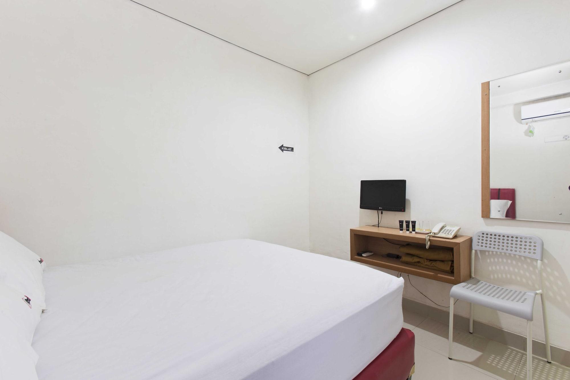 Reddoorz Plus @ Jalan Pemuda Jacarta Exterior foto