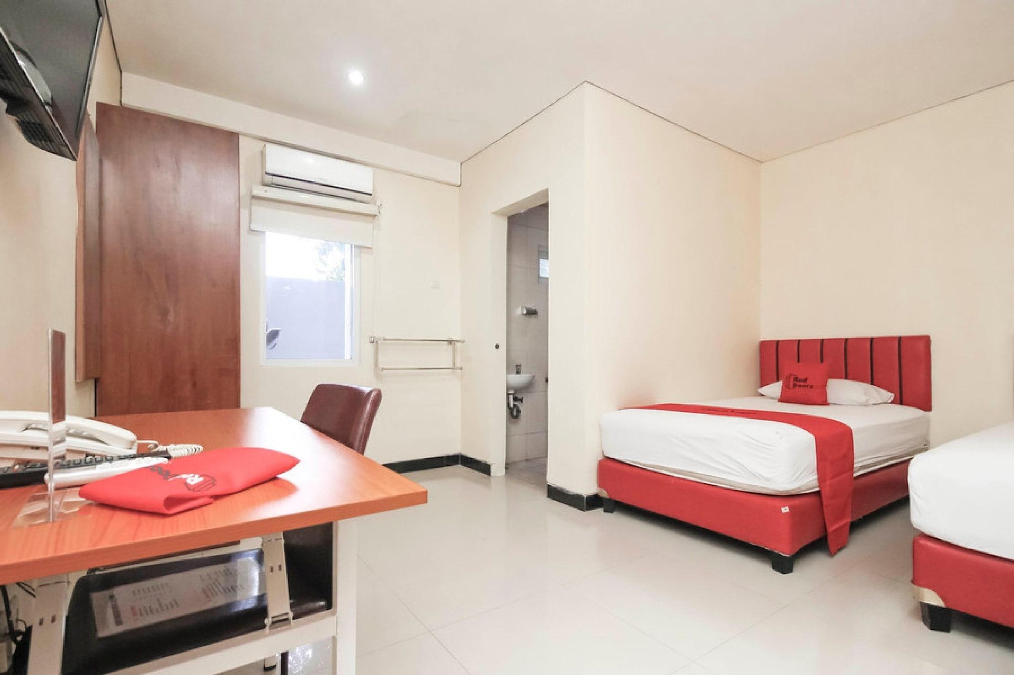 Reddoorz Plus @ Jalan Pemuda Jacarta Exterior foto