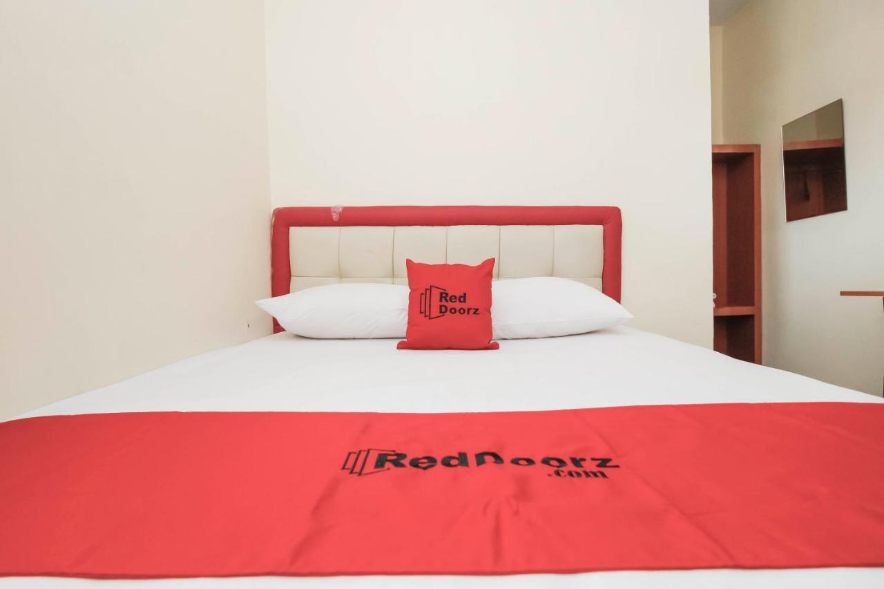 Reddoorz Plus @ Jalan Pemuda Jacarta Exterior foto