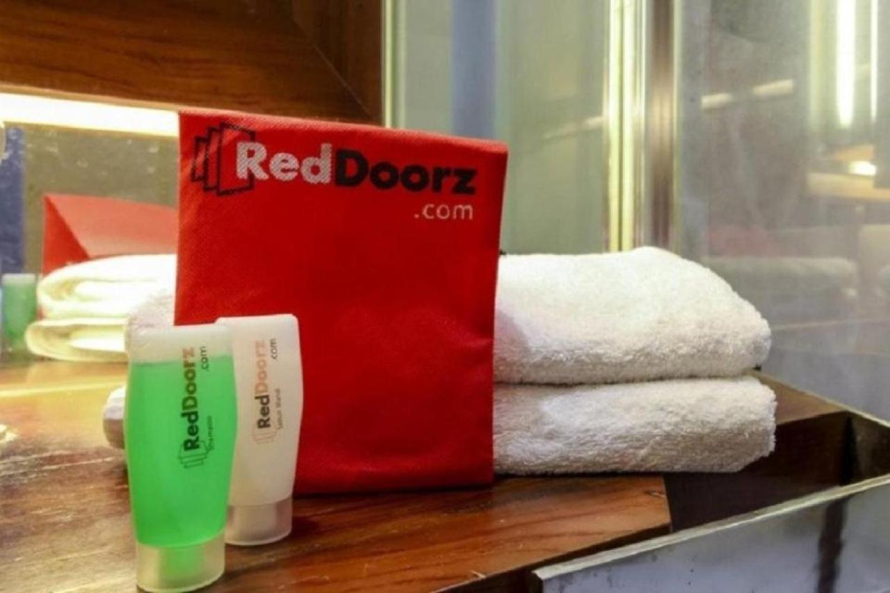 Reddoorz Plus @ Jalan Pemuda Jacarta Exterior foto